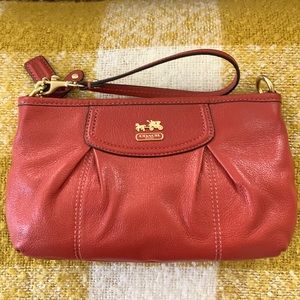 👛Coach leather wristlet